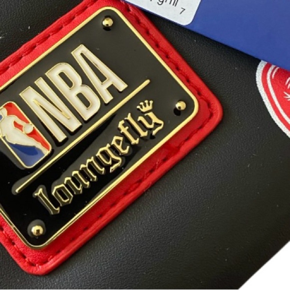 Loungefly Chicago Bulls Wallet - Picture 14 of 14